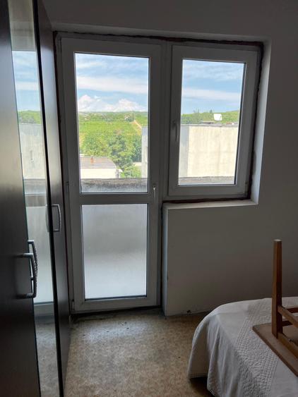 Apartament cu 3 camere semidecomandat în Valea Călugărească