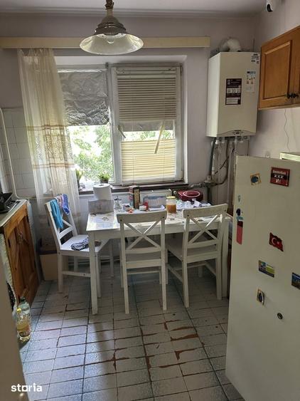 Apartament cu 4 camere în Calea București
