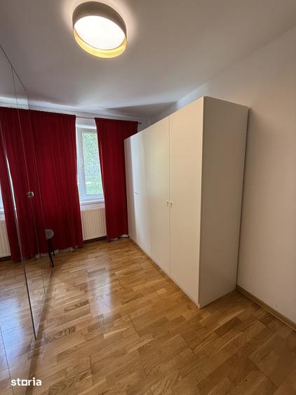 Apartament cu 4 camere semidecomandat, mobilat în Exterior Vest