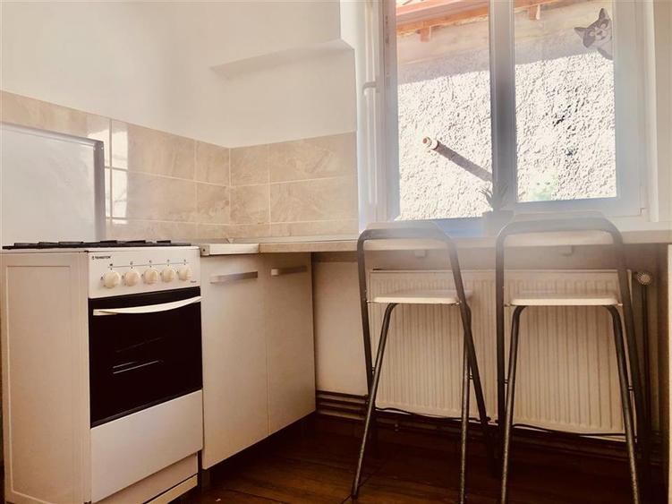 Apartament cu 2 camere nedecomandat, mobilat în Centrul Istoric