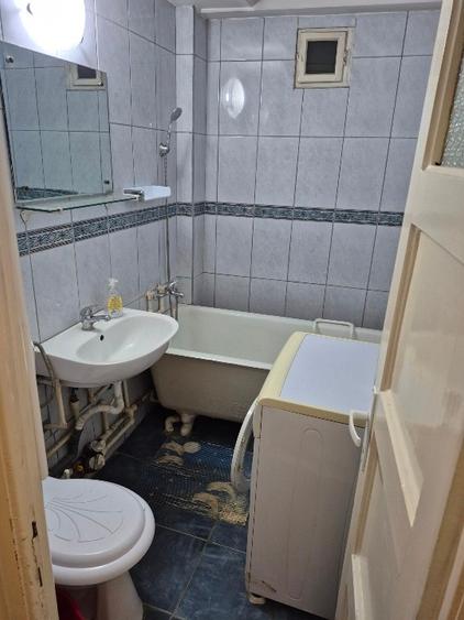 Apartament cu 3 camere semidecomandat, mobilat în Ultracentral