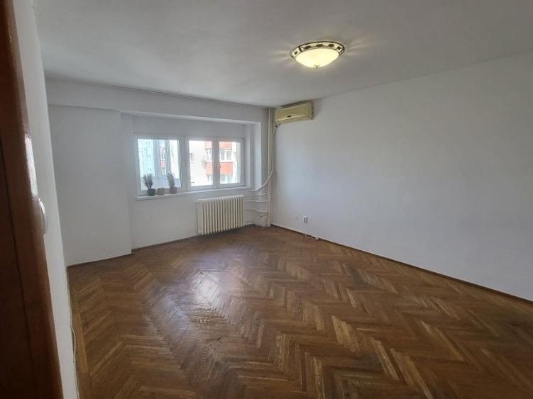 Apartament cu 4 camere decomandat în 1 Mai