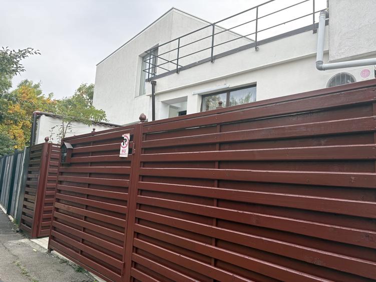 Casă individuală cu 3 camere cu Canalizare în Bucureștii Noi