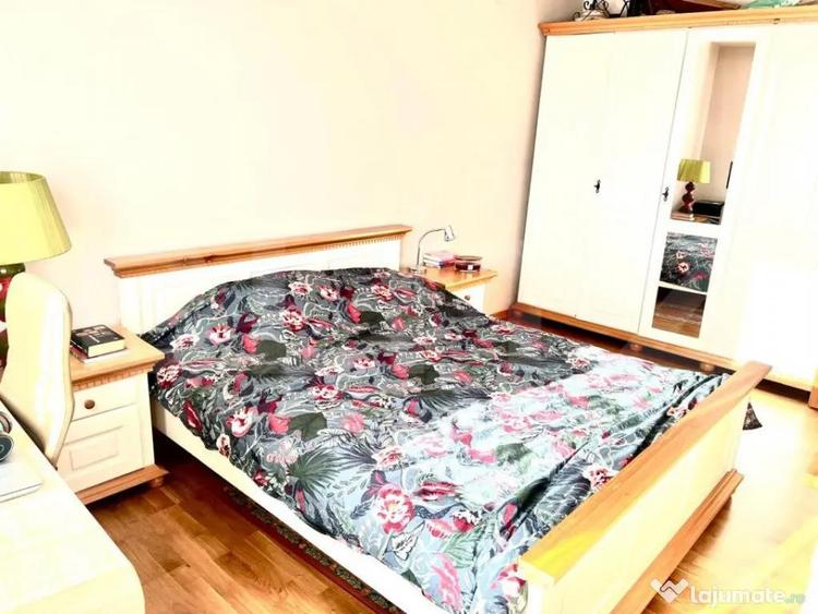 Apartament cu 3 camere semidecomandat în Europa