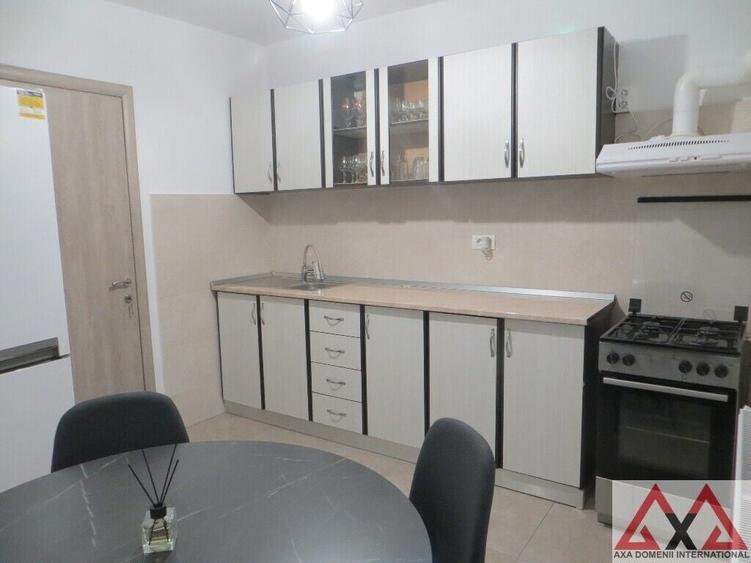 Apartament cu 3 camere decomandat, mobilat în Vitan