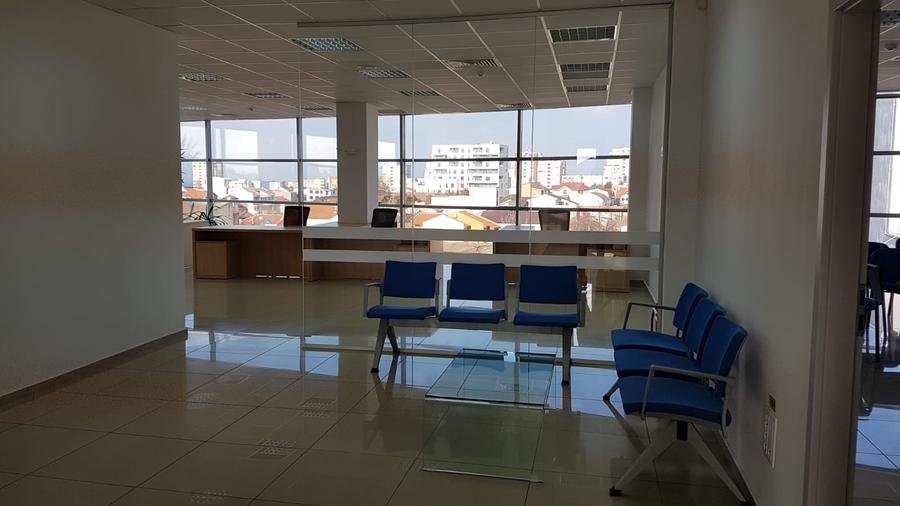 Spațiu comercial, de 241 mp, în Central