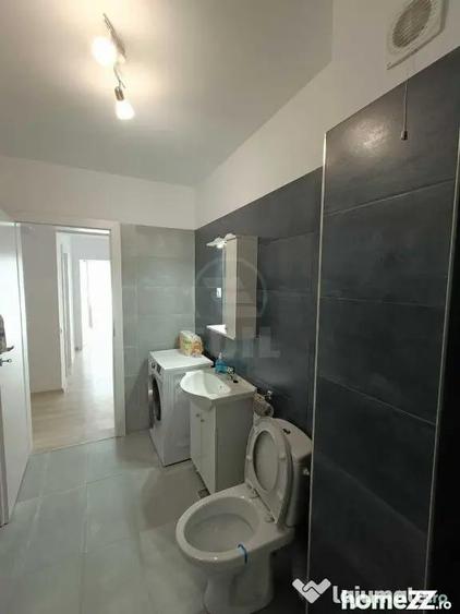 Apartament cu 3 camere semidecomandat, mobilat în Florești
