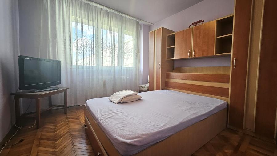 Apartament cu 3 camere semidecomandat în Grivița