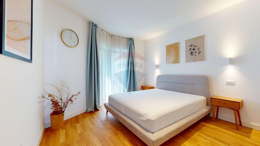 Apartament cu 3 camere semidecomandat în Centrul Istoric