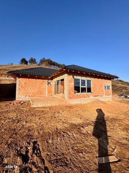Casă cu 4 camere cu Teren 2000 Mp în Suceagu