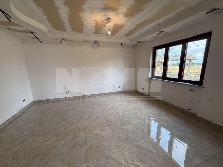 Casă individuală cu 7 camere cu Canalizare în Frătăuții Vechi