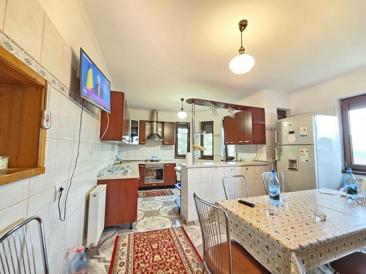 Casă individuală cu 7 camere cu Canalizare în Vintilă Vodă