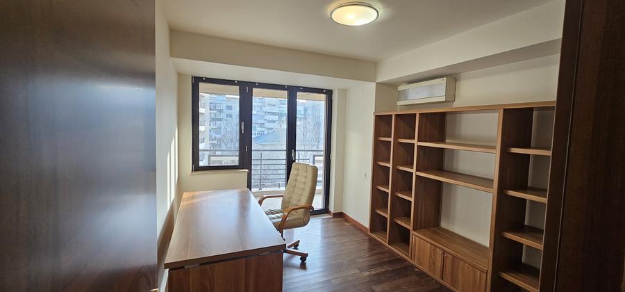 Apartament cu 4 camere decomandat în Barbu Văcărescu