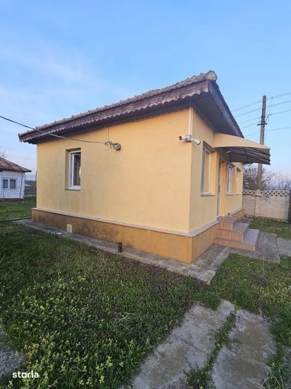 Casă cu 3 camere cu Teren 1090 Mp în Pielești