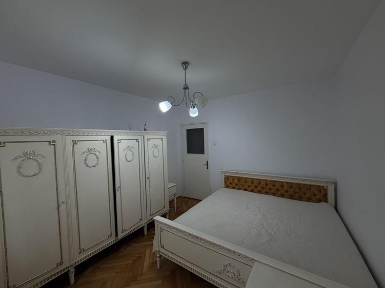 Apartament cu 3 camere decomandat în Exterior Vest