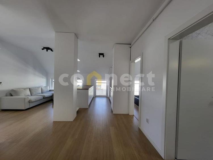Apartament cu 3 camere semidecomandat, mobilat în Iris