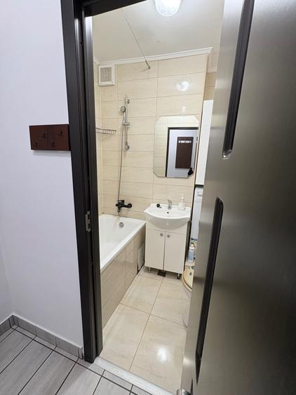 Apartament cu 2 camere semidecomandat în Dâmbu Pietros