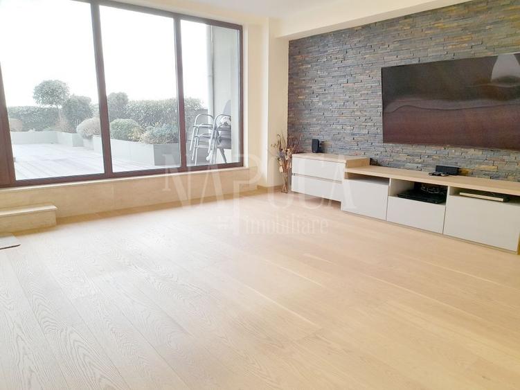 Penthouse cu 3 camere decomandat în Nufărul
