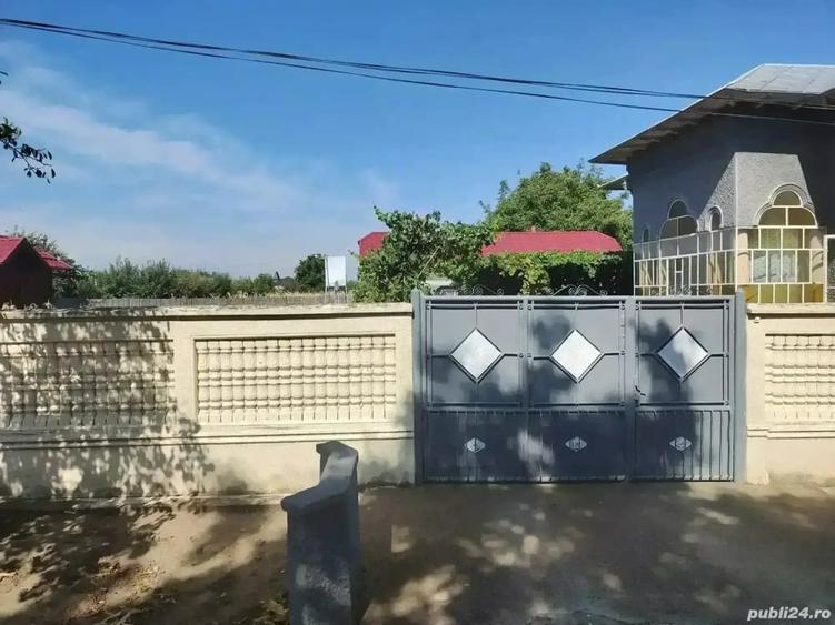 Casă cu 4 camere cu Teren 4100 Mp în Obârșia