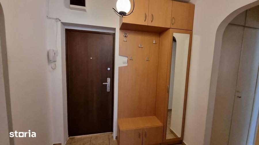 Apartament cu 2 camere decomandat în Titan
