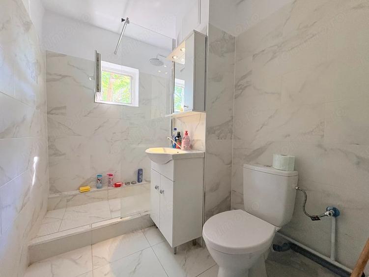 Apartament cu 3 camere decomandat în Aradului