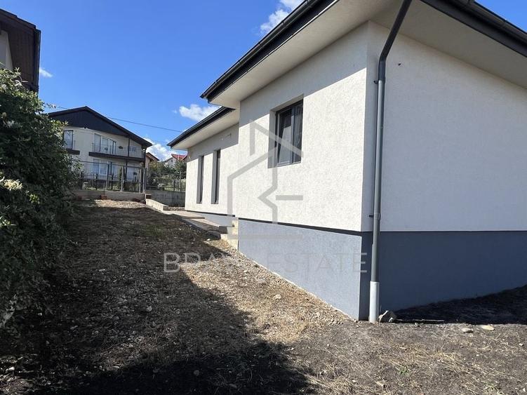 Casă individuală cu 3 camere cu Canalizare în Câmpenești
