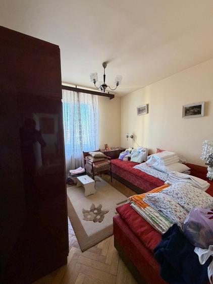Apartament cu 3 camere decomandat, mobilat în Central
