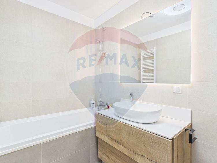 Apartament cu 3 camere decomandat, mobilat în Central