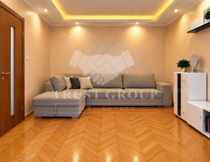 Apartament cu 2 camere semidecomandat, mobilat în Polonă