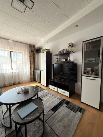 Apartament cu 3 camere decomandat în Tomești