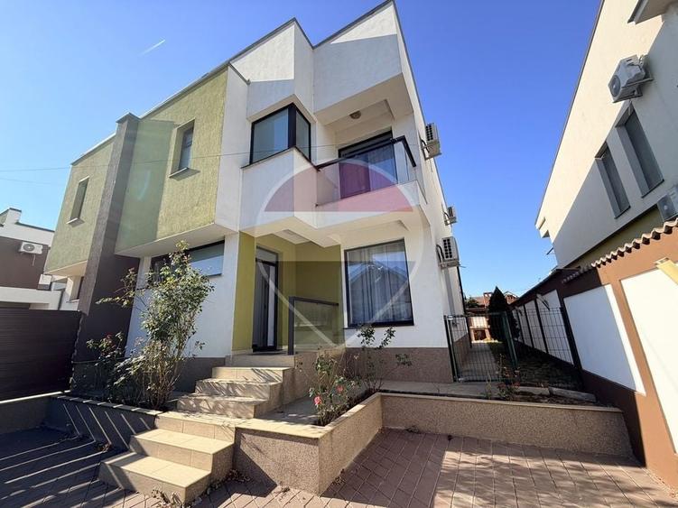 Casă individuală cu 4 camere cu Teren 300 Mp în Central