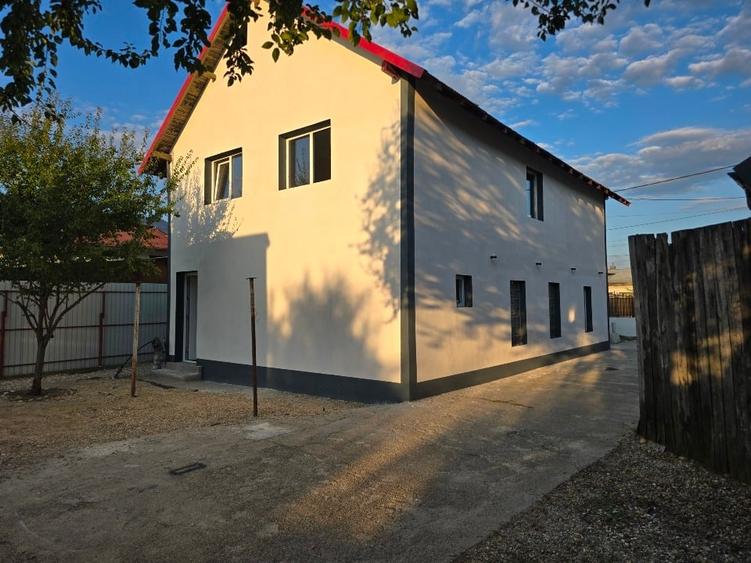 Casă individuală cu 3 camere cu Canalizare în Exterior Sud