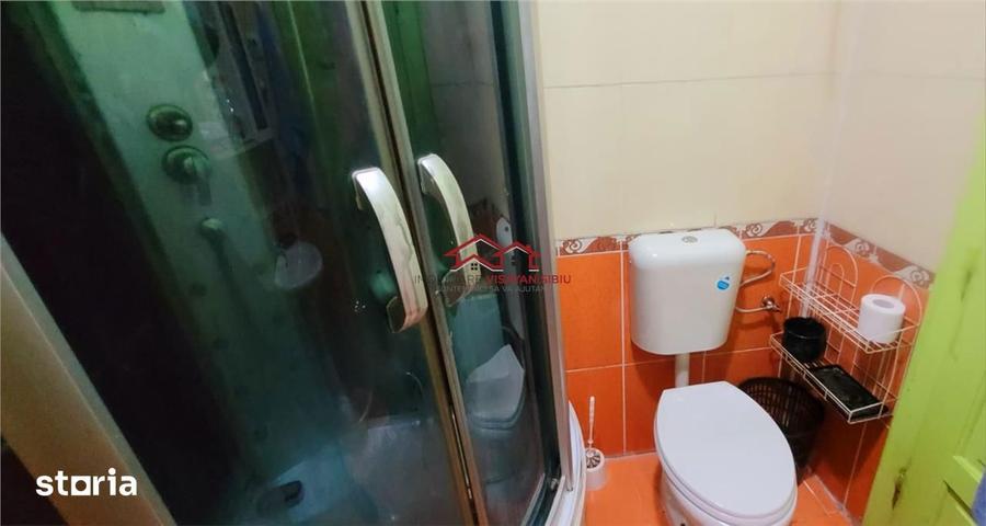 Casă cu 4 camere cu Canalizare în Rășinari