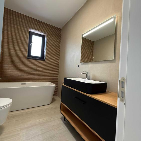 Casă cu 4 camere cu Teren 350 Mp în Prundu