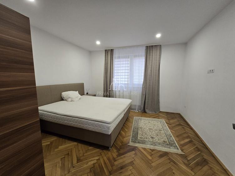 Casă individuală cu 5 camere cu Canalizare în Est