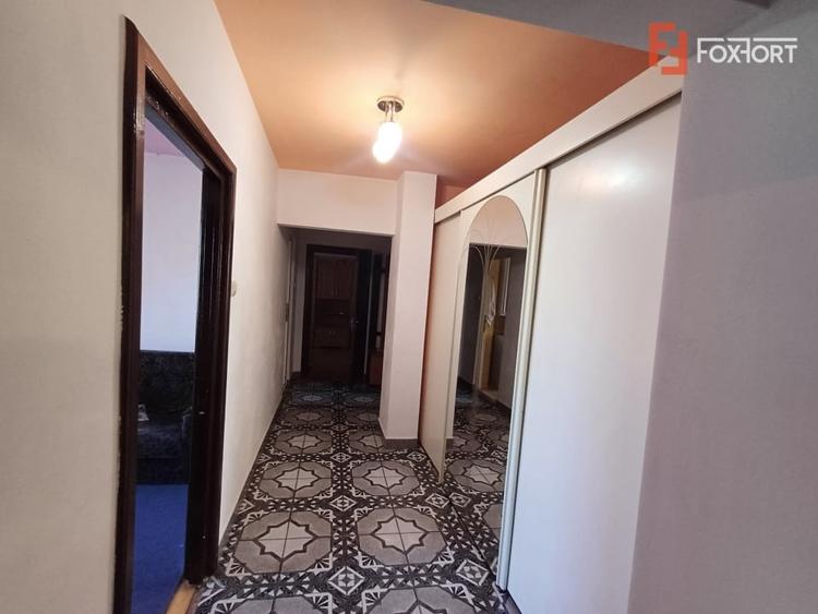Apartament cu 3 camere decomandat, mobilat în Complex Studențesc