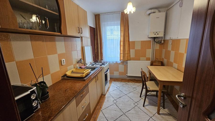 Inchiriez apartament 2 camere Unirii etajul 1 - 270 euro - 3
