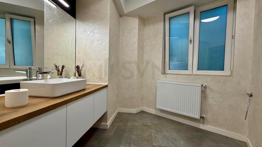 Casă individuală cu 8 camere cu Canalizare în Floreasca
