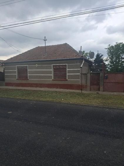 Casă cu 4 camere cu Teren 2200 Mp în Iratoșu