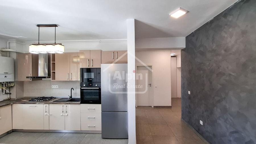 Apartament cu 3 camere decomandat, mobilat în Blumăna