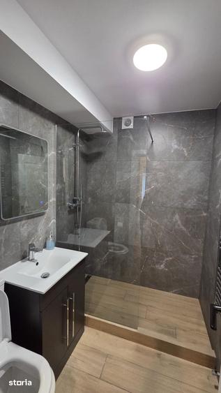 Apartament cu 3 camere semidecomandat în Splai Bahlui