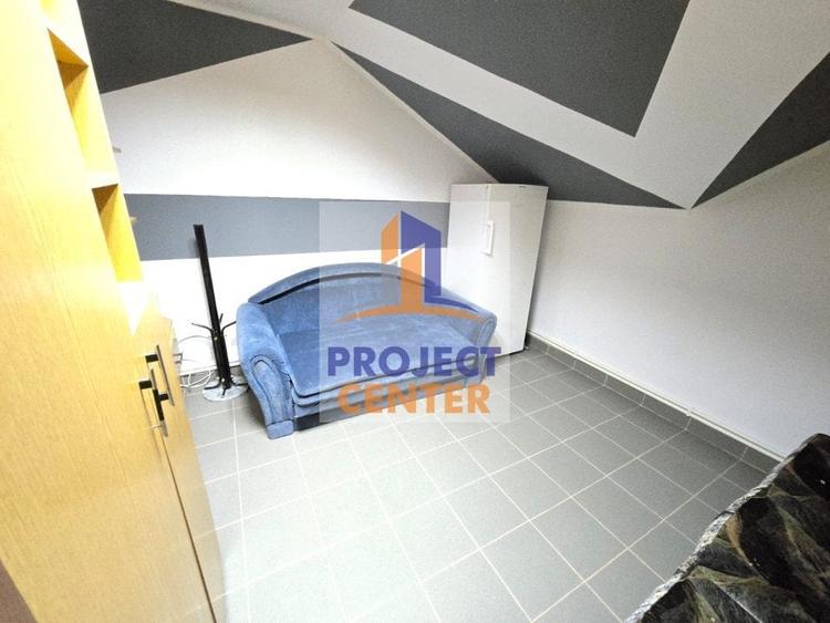 Casă individuală cu 10 camere cu Canalizare în Prelungirea Craiovei