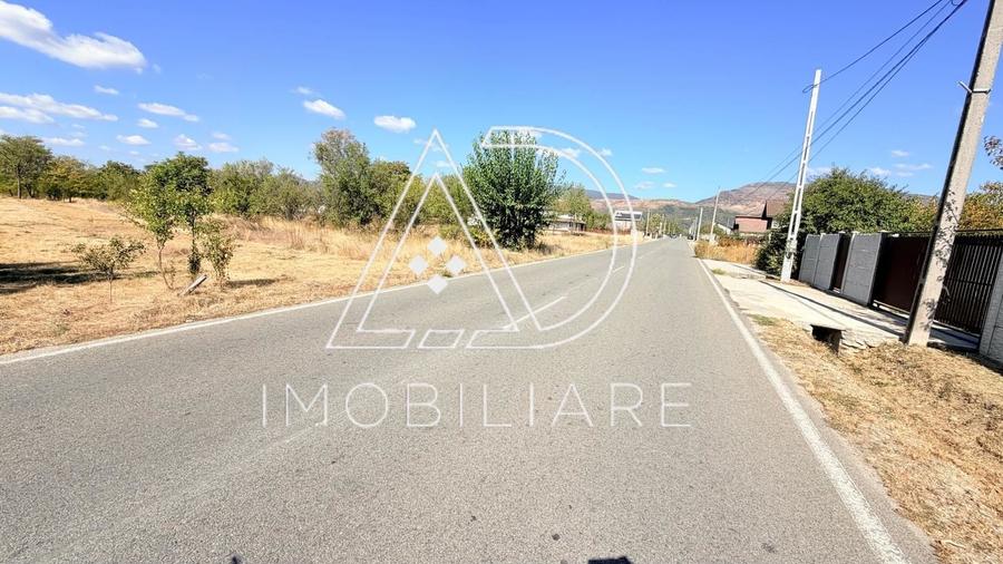 Teren intravilan de 2070 mp, în Runcu