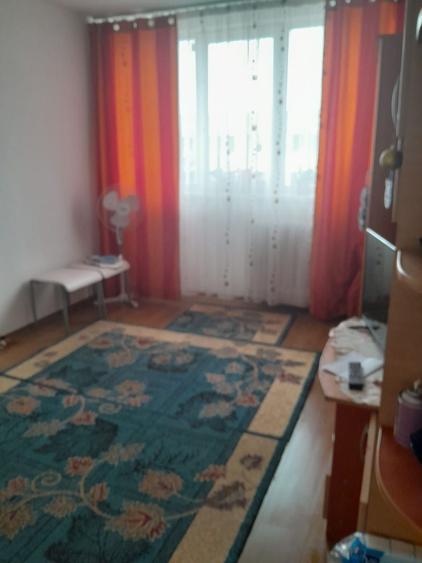 Apartament cu 4 camere semidecomandat, mobilat în Drumul Taberei