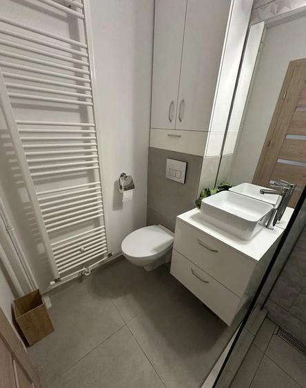 Apartament cu 3 camere, mobilat în Politehnica