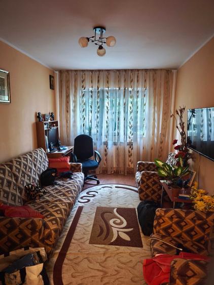 Apartament cu 2 camere decomandat în Micro 39