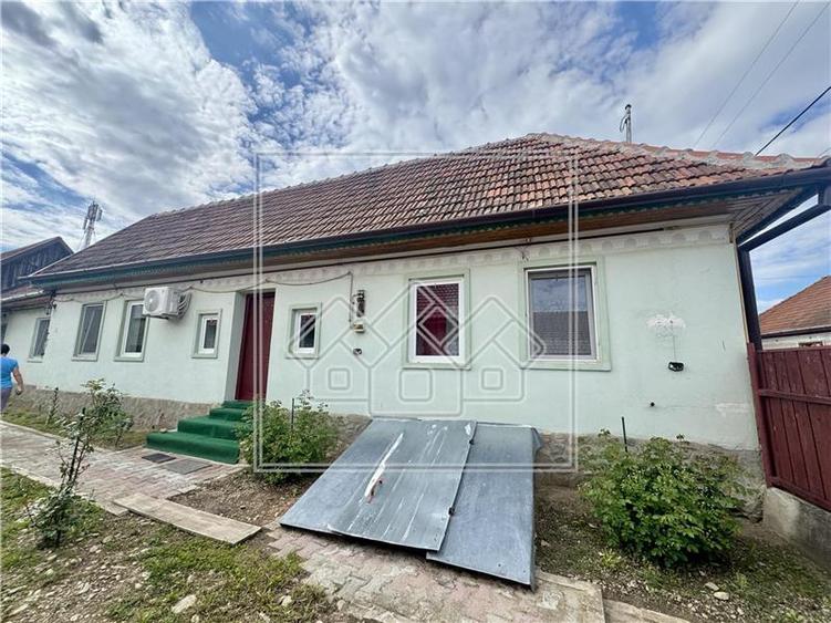 Casă individuală cu 2 camere cu Canalizare în Arpașu de Sus