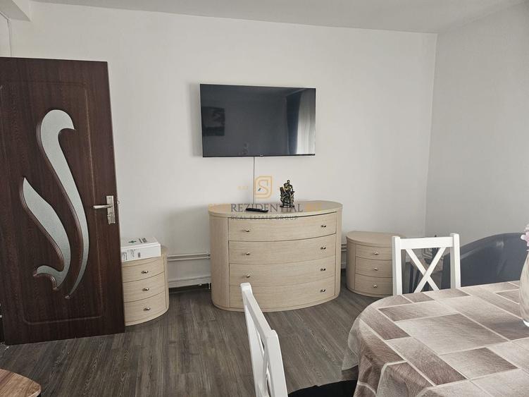 Apartament cu 3 camere decomandat, mobilat în Sebastian