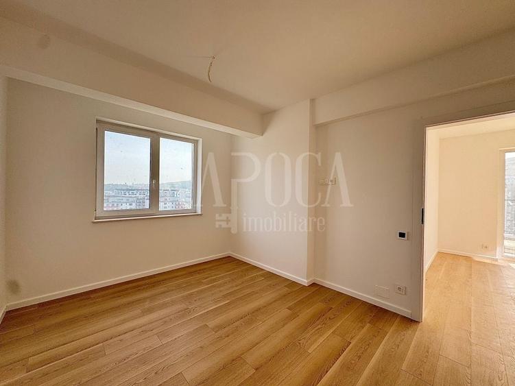 Apartament cu 3 camere semidecomandat în Florești