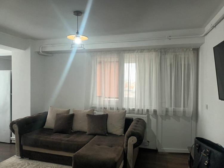 Apartament cu 2 camere semidecomandat, mobilat în Brazda lui Novac